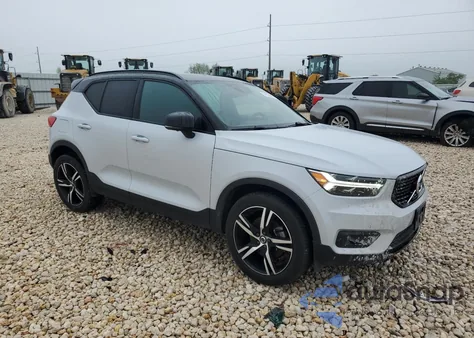 2021 Volvo Xc40 T5 R-Design z USA, uszkodzony, nr VIN YV4162UM6M2595553
